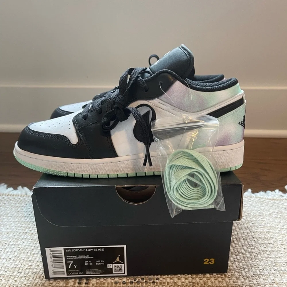 - Jordan 1 Low SE (GS); White/Mint Foam-Black; Size 7Y;  with box